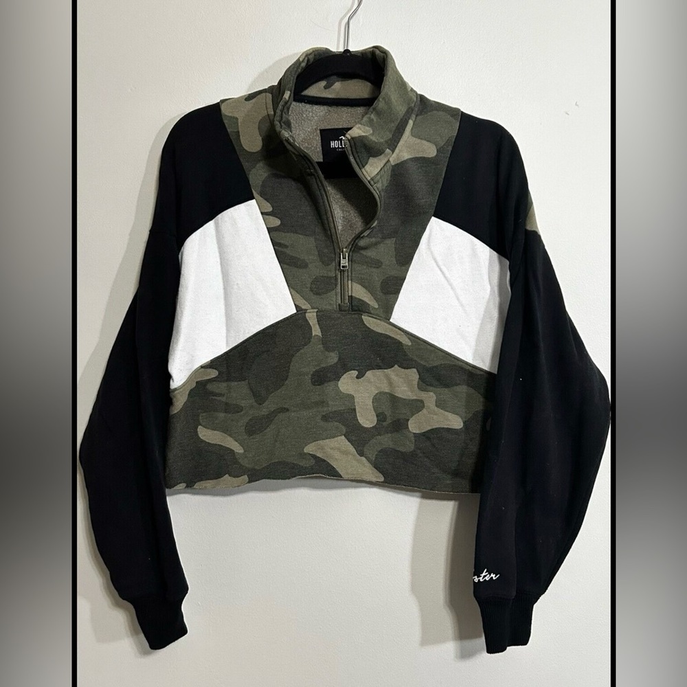 Hollister Womens Medium Long Sleeve Cropped Camo Quarter Zip Sweatshirt. size S